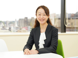 代表社員・代表取締役　山本　歩美